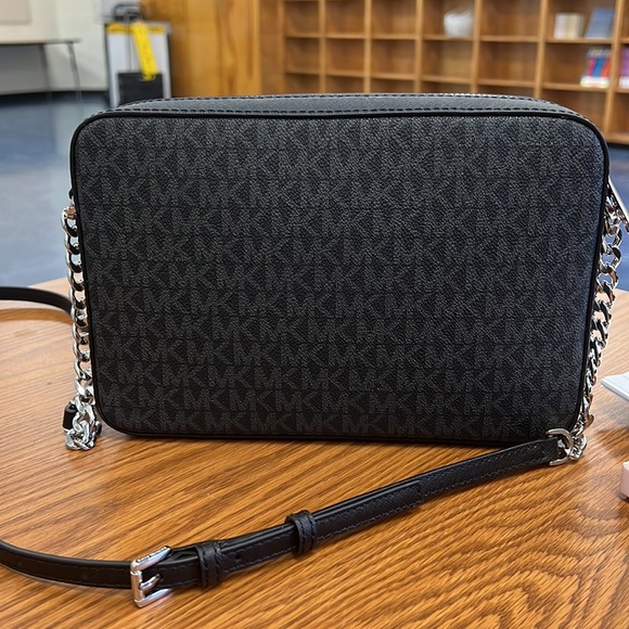 Michael Kors signature crossbody purse - Picture 2 of 3